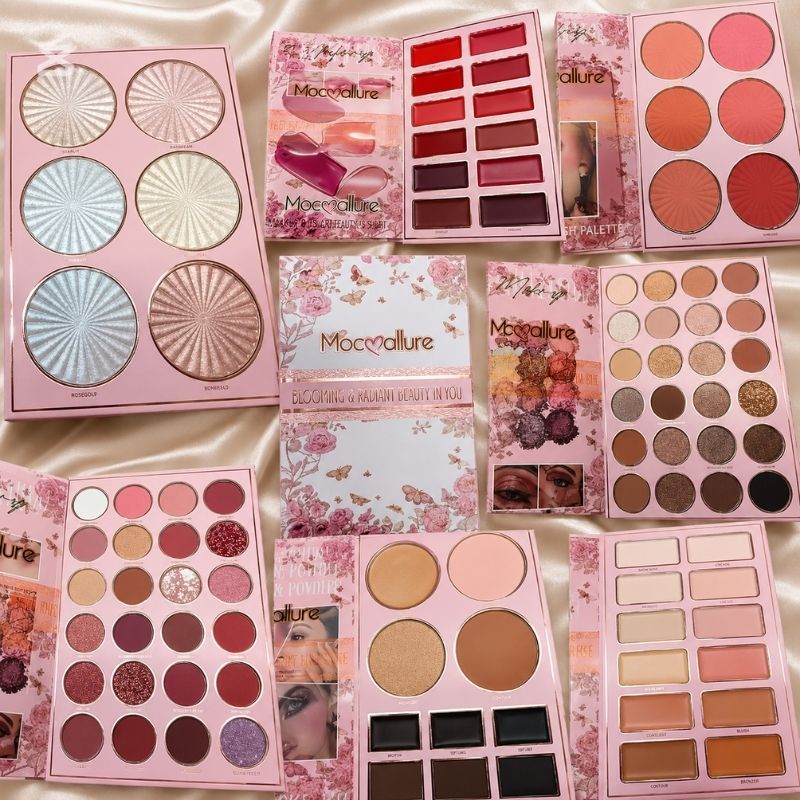 Mocallure Eyeshadow & Face & Lips All in one 7 pages book